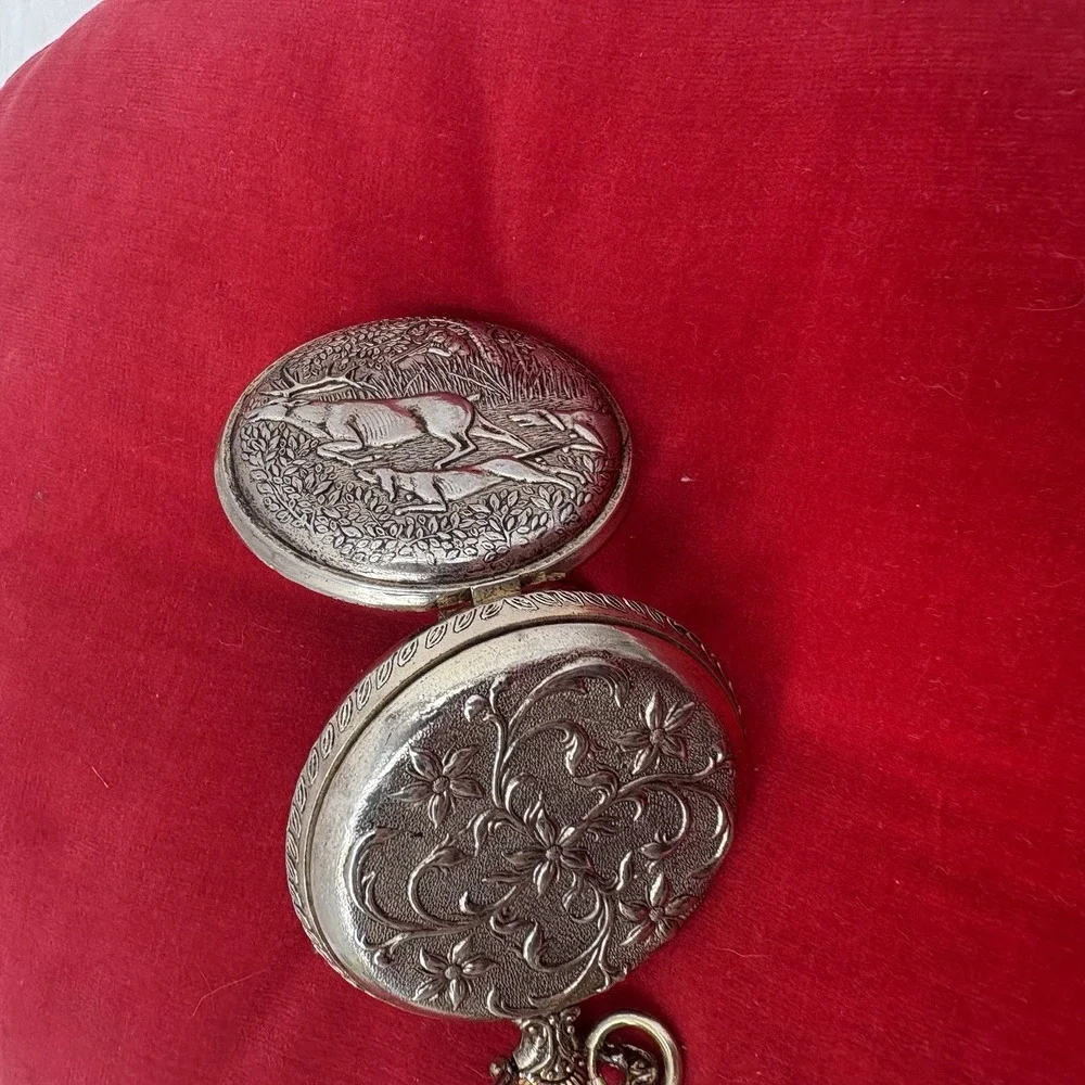 Vintage 1970's Westclox‎ Hunting Buck Dog Pocket Watch & Chain w/Original Box